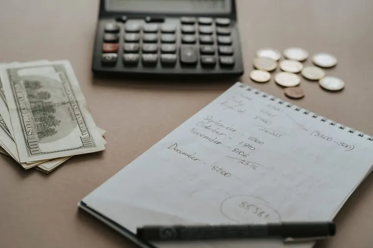 notebook with seasonal income notes